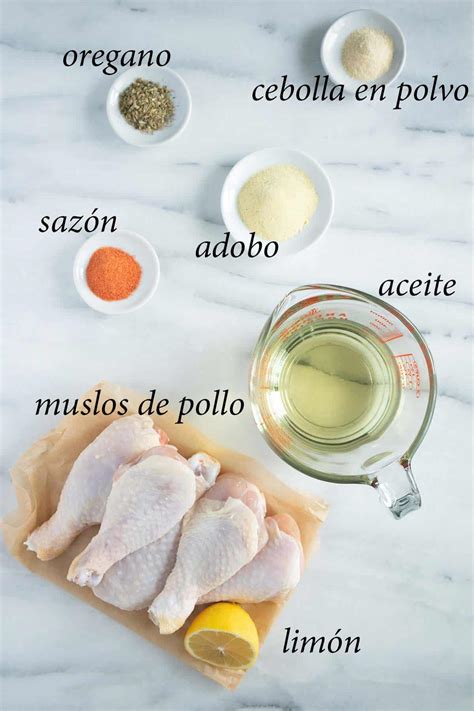 Ingredientes organizados para la preparación de pollo frito