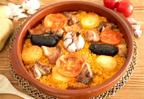 Arroz al horno con pata de ternera listo para servir