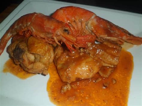 Plato de pollo con gambas tradicional catalán