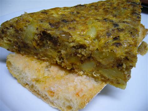 Tortilla de patatas con relleno de morcilla