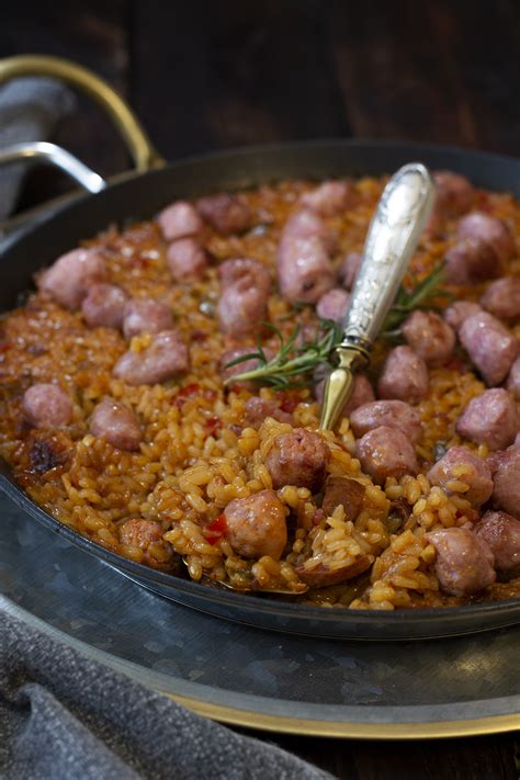 Arroz con longaniza y verduras en el horno