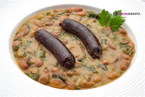 Plato de alubias pintas con acelgas y morcilla