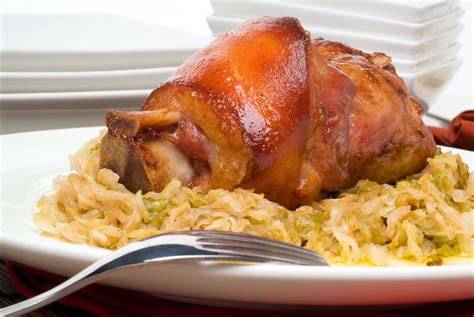 Plato de codillo de cerdo con chucrut
