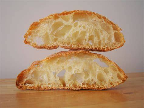 Pan de cristal tradicional con miga alveolada