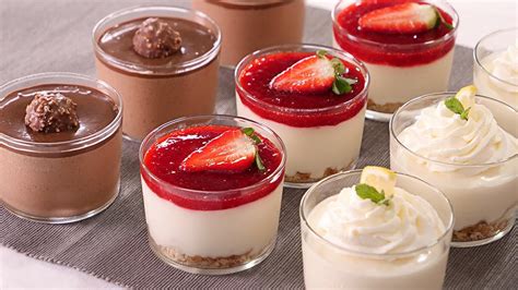 Variedad de postres caseros individuales en vasitos