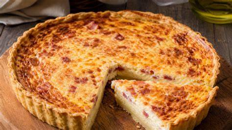 Quiche Lorraine recién horneada