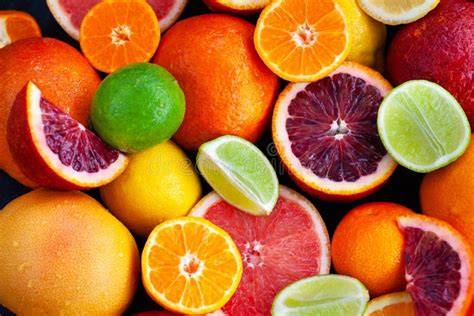 Frutas cítricas frescas y limones