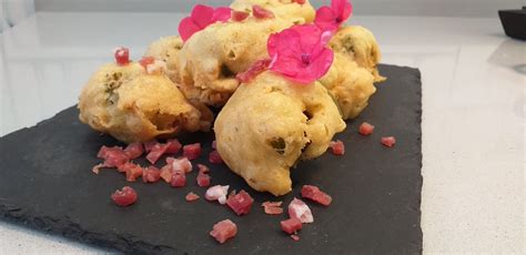 Buñuelos de brócoli y jamón con curry