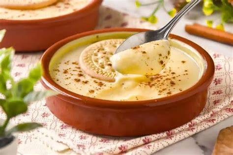 cuencos de natillas con canela