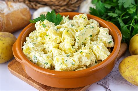Patatas cocidas con alioli ligero