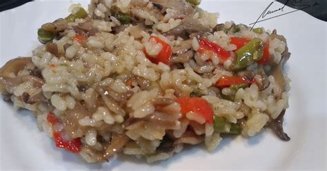 Plato de arroz con espárragos trigueros y setas