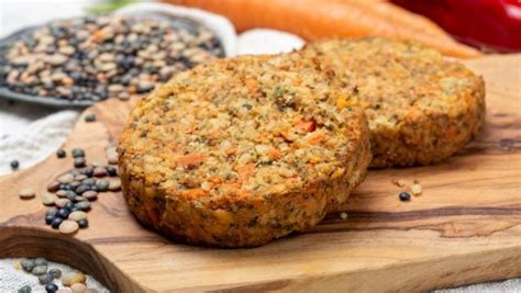 Hamburguesa de quinoa y queso halloumi con alioli