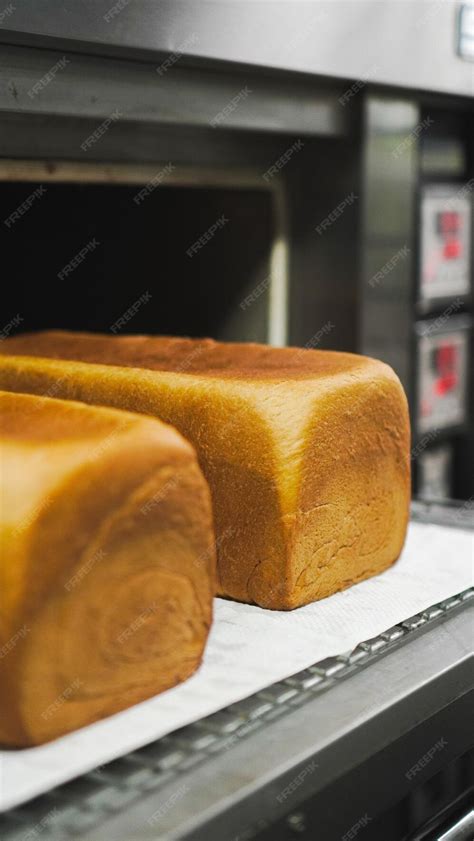 Pan recién horneado y cortado