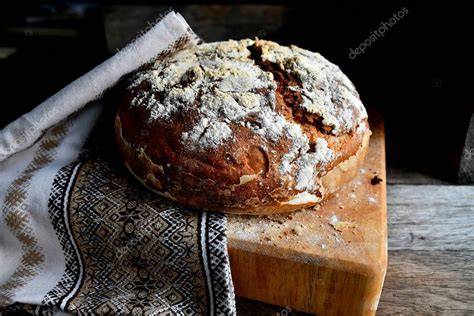Pan ácimo casero en una mesa