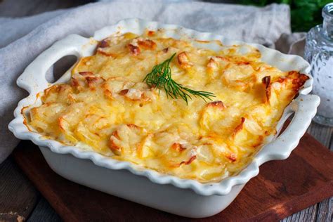 Patatas gratinadas con queso fundido
