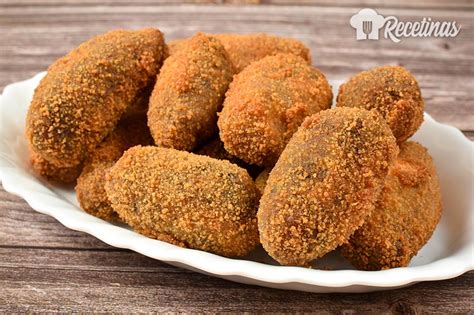 Croquetas de morcilla recién fritas