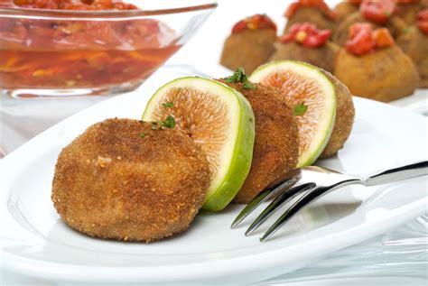 Croquetas de morcilla con pimientos asados