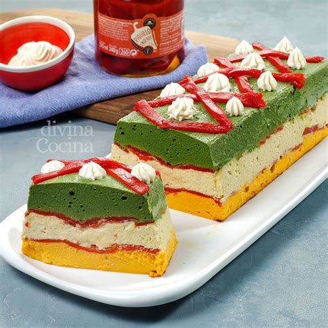 Pastel de verduras con capas de diferentes colores