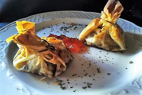Ingredientes para saquitos de queso y cebolla