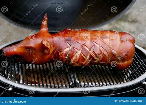Cochinillo asado listo para servir