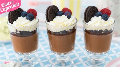Mousse de chocolate en vaso decorado