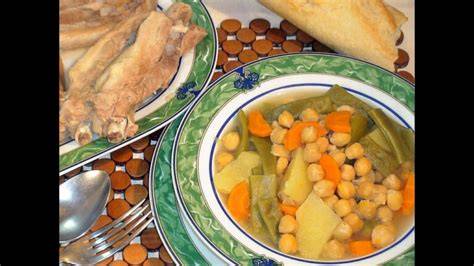 Ingredientes frescos para un cocido madrileño