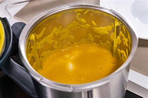 Proceso de triturado de verduras frescas para obtener una textura homogénea