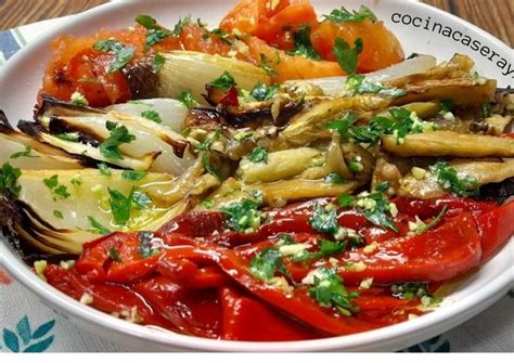 Ingredientes de la escalivada: pimiento rojo, berenjena y cebolla asados