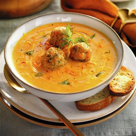 Crema de zanahoria con albóndigas de salmón