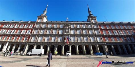 Fachada histórica de Casa Silverio en la Plaza Mayor