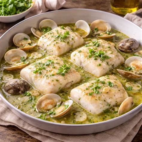 Ilustración de un plato de merluza a la vasca tradicional