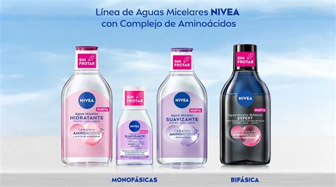 Agua Micelar Avène en un disco de algodón