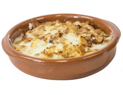 Plato de gratinado al estilo sueco con ingredientes tradicionales