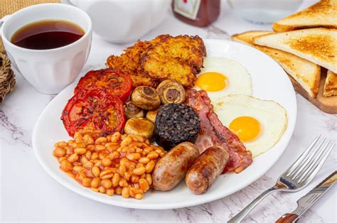 Plato típico de desayuno inglés completo