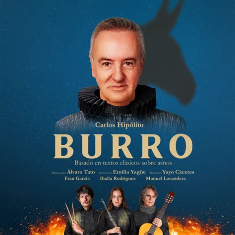 Carlos Hipólito actuando como el burro en la obra de teatro