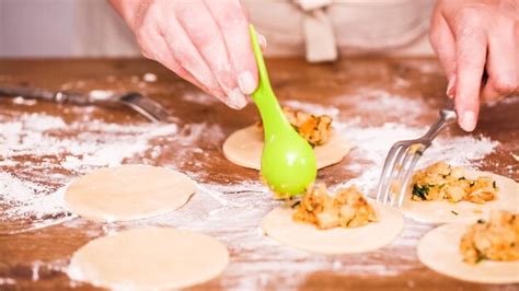 Proceso de armado de empanadas