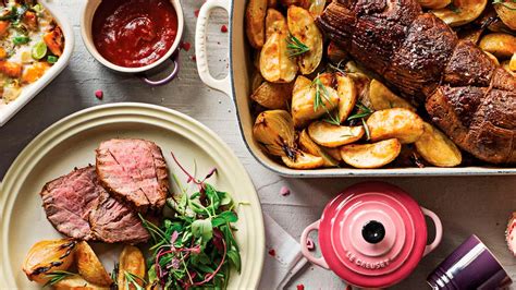 Filete con salsa barbacoa, patatas y cebolla caramelizada