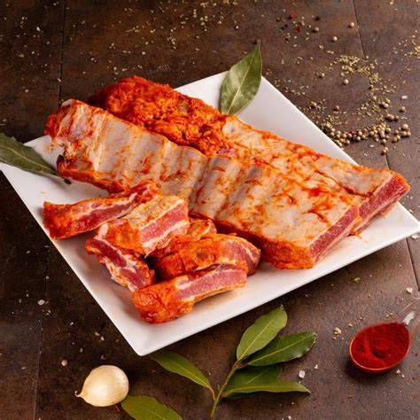 Variedad de costillas de cerdo adobadas