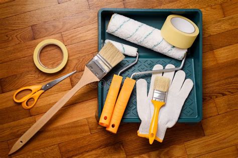 Herramientas y materiales para pintar paredes