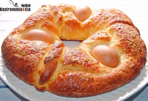 Mona de Pascua con huevo duro