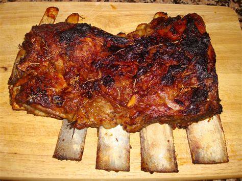 Costillar de ternera dorándose en el horno