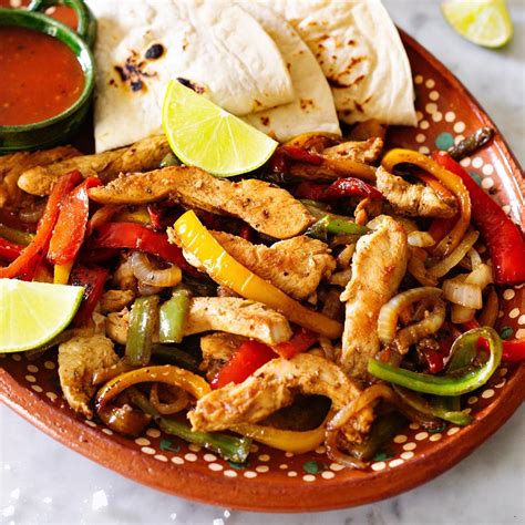 Fajitas de pollo preparadas con sazonador casero
