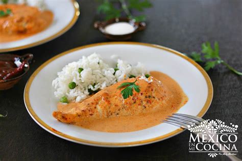Pechugas de pollo rellenas con salsa cremosa