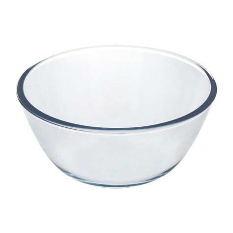 Ensalada servida en un bol de cristal