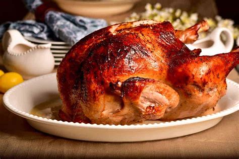 pavo al horno jugoso en bolsa de hornear