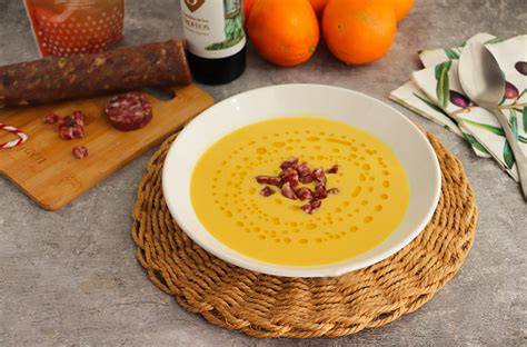 Salmorejo en tazón con aceite de oliva