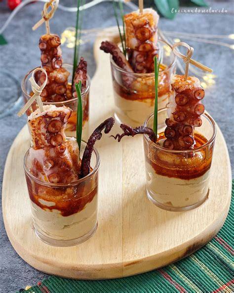 Presentación de pulpo con patatas en vasitos