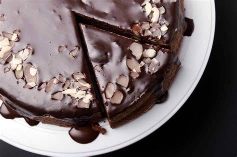 Rebanada de tarta de almendras y chocolate