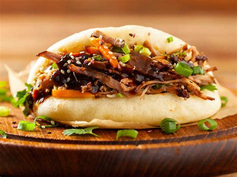 Pan bao recién calentado con un relleno delicioso