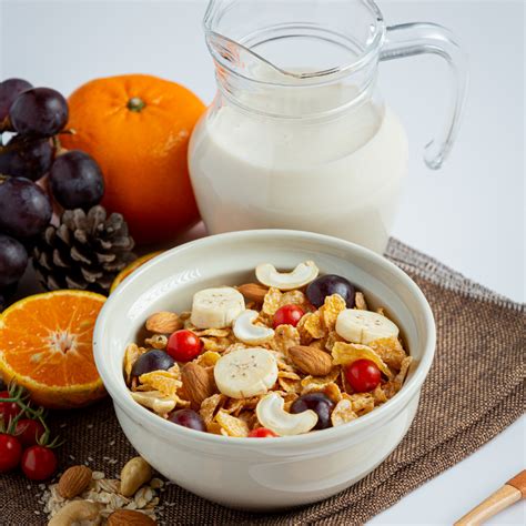 Tazón de Quaker Cruesli Frutos Secos con leche y fruta